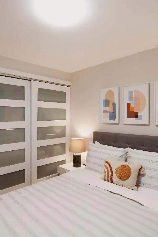Modern, Luxurious Apartment Near Downtown Ottawa