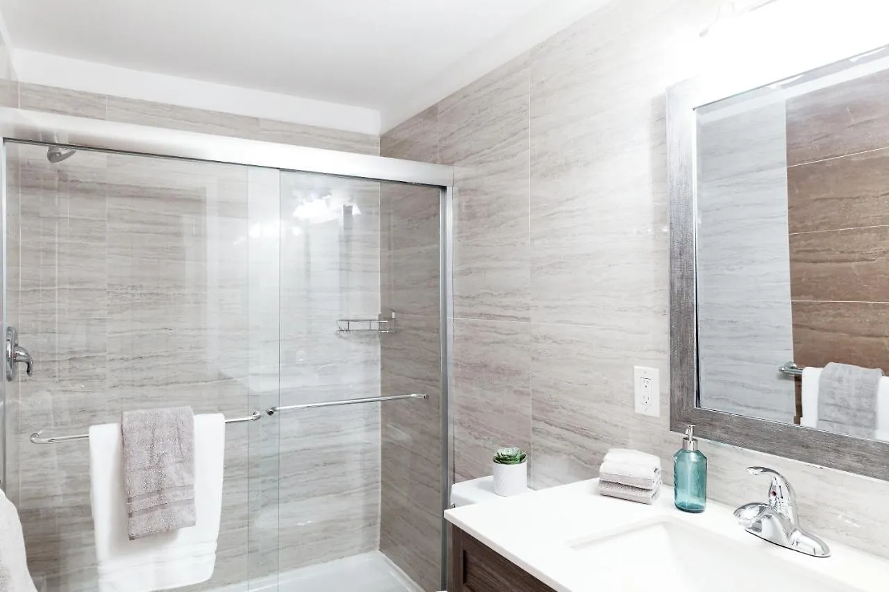 Modern, Luxurious Apartment Near Downtown Ottawa Kanada